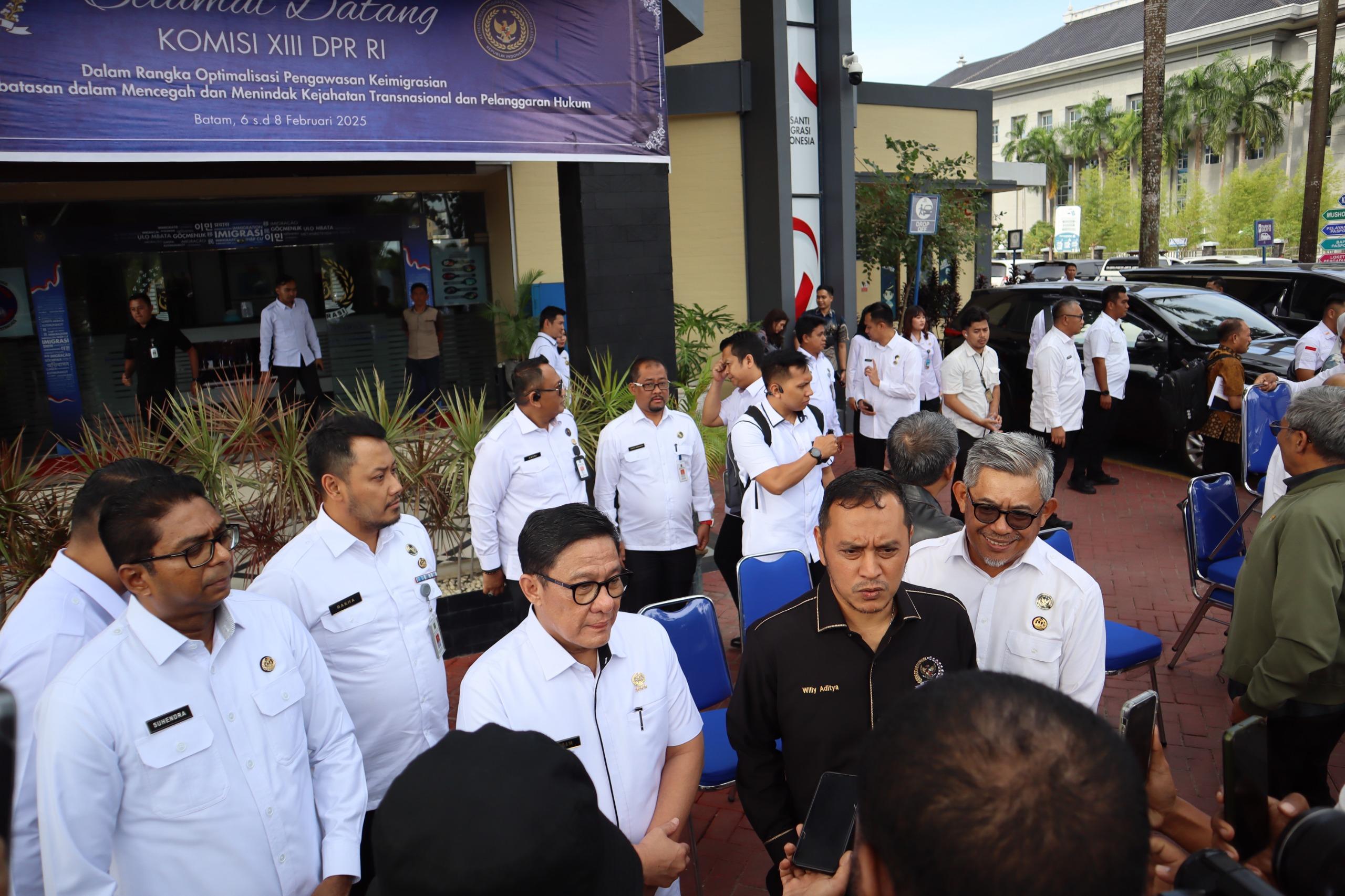 Kunjungan Kerja Spesifik Komisi XIII DPR RI Ke Kantor Imigrasi Batam, Perkuat Optimalisasi Pengawasan Keimigrasian di Wilayah Perbatasan Dalam Mencegah dan Menindak Kejahatan Transnasional Dan Pelanggaran Hukum